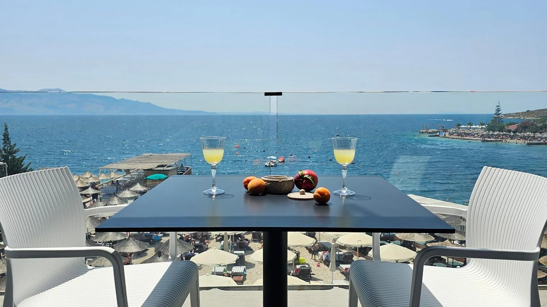 Pensión Ares Beachfront Luxury Rooms Sarandë