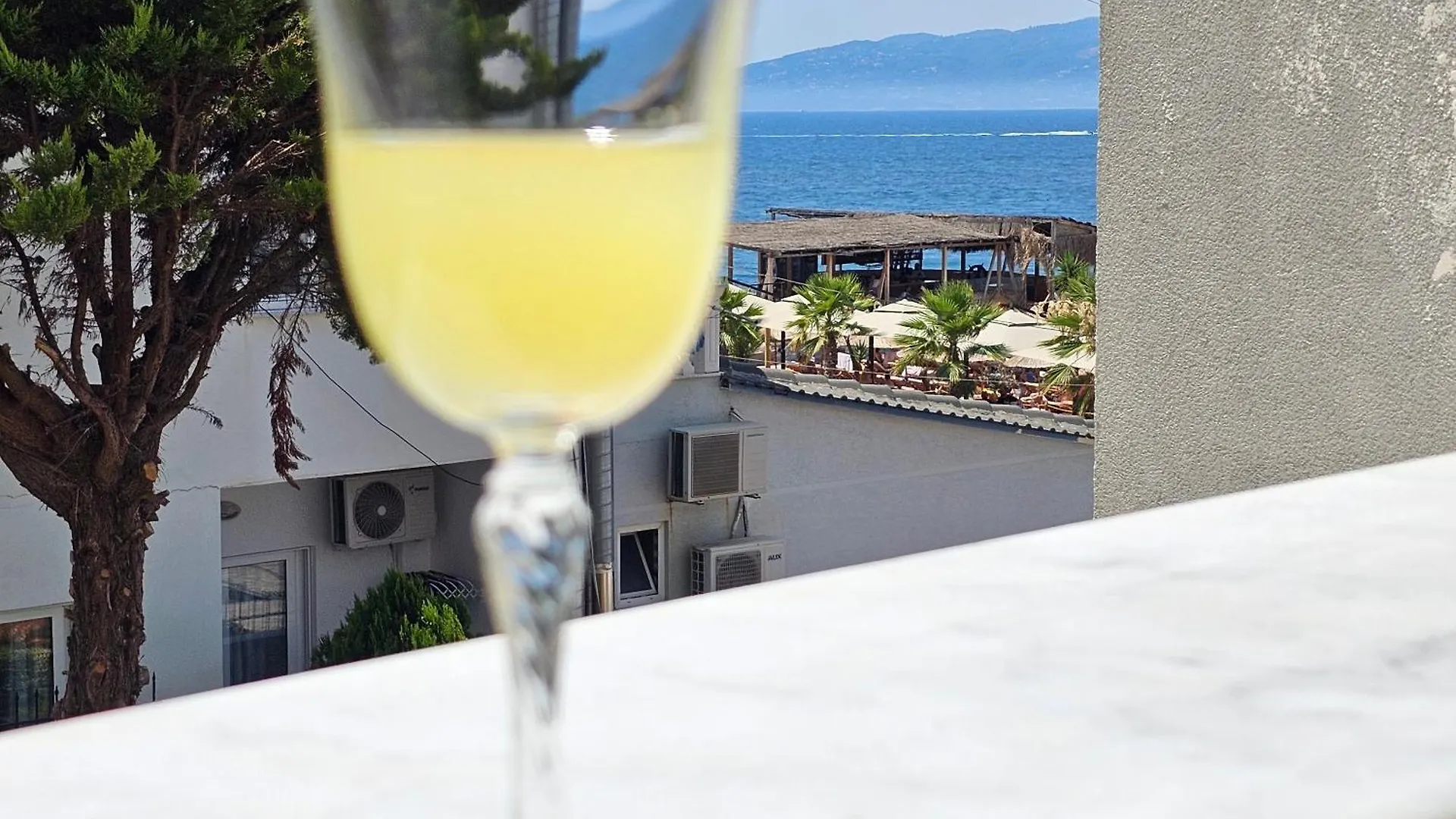 게스트하우스 Ares Beachfront Luxury Rooms Sarandë 알바니아