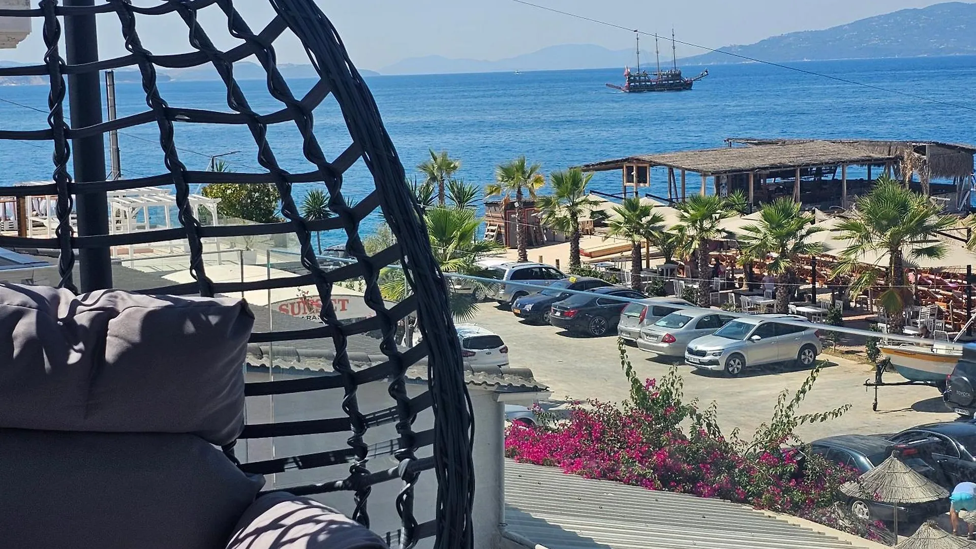 Ares Beachfront Luxury Rooms Sarandë 게스트하우스