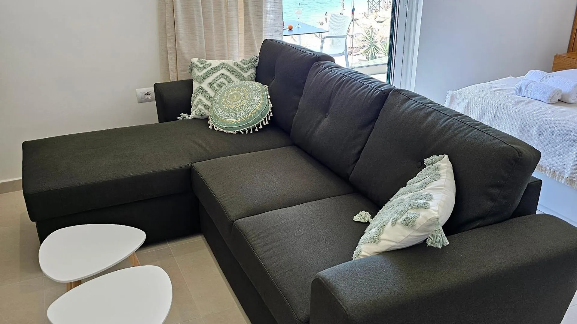 Ares Beachfront Luxury Rooms Sarandë