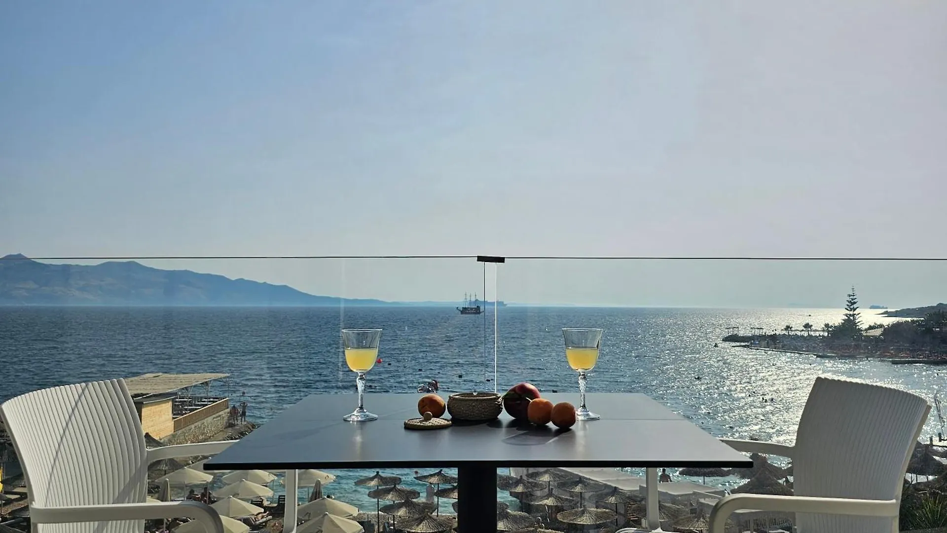 Ares Beachfront Luxury Rooms Sarandë 알바니아