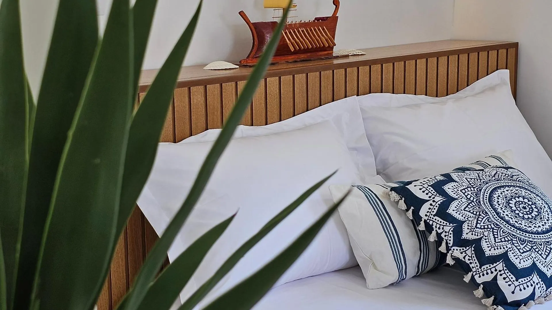 Ares Beachfront Luxury Rooms Sarandë 게스트하우스