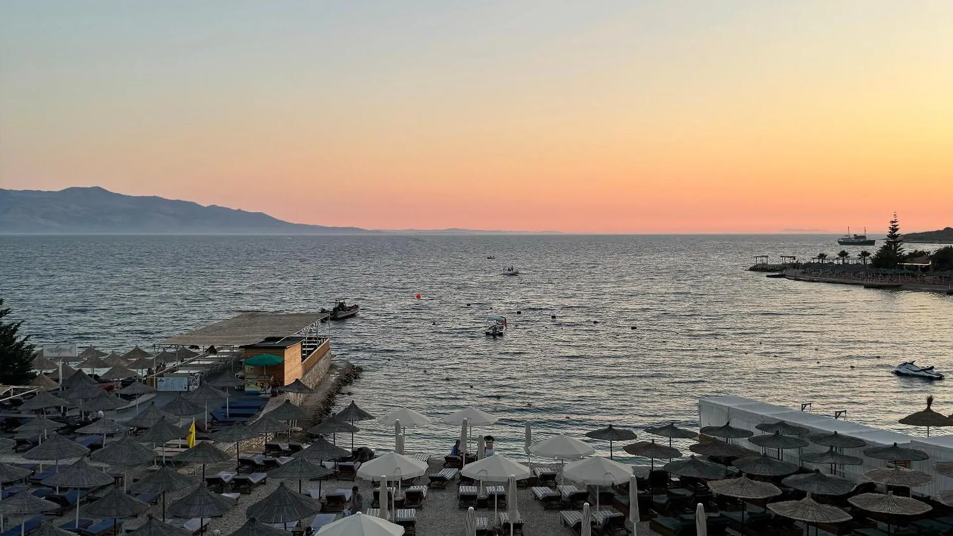 Ares Beachfront Luxury Rooms Sarandë 0*,