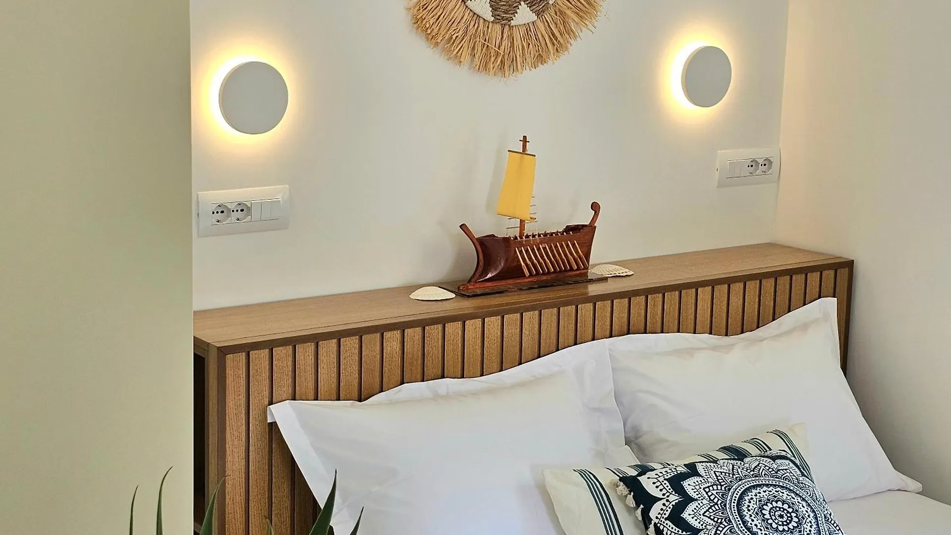 Ares Beachfront Luxury Rooms Sarandë 0*,