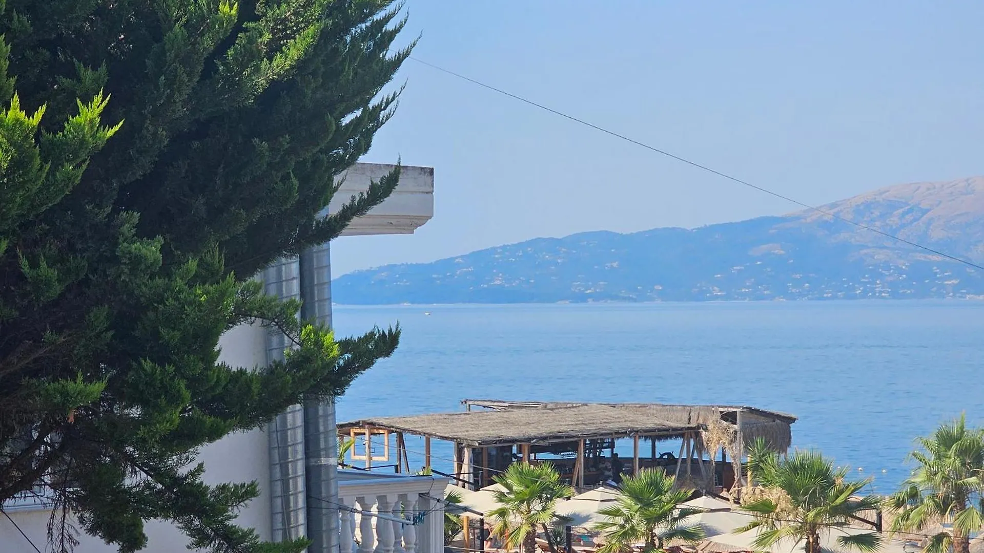Ares Beachfront Luxury Rooms Sarandë Pensión