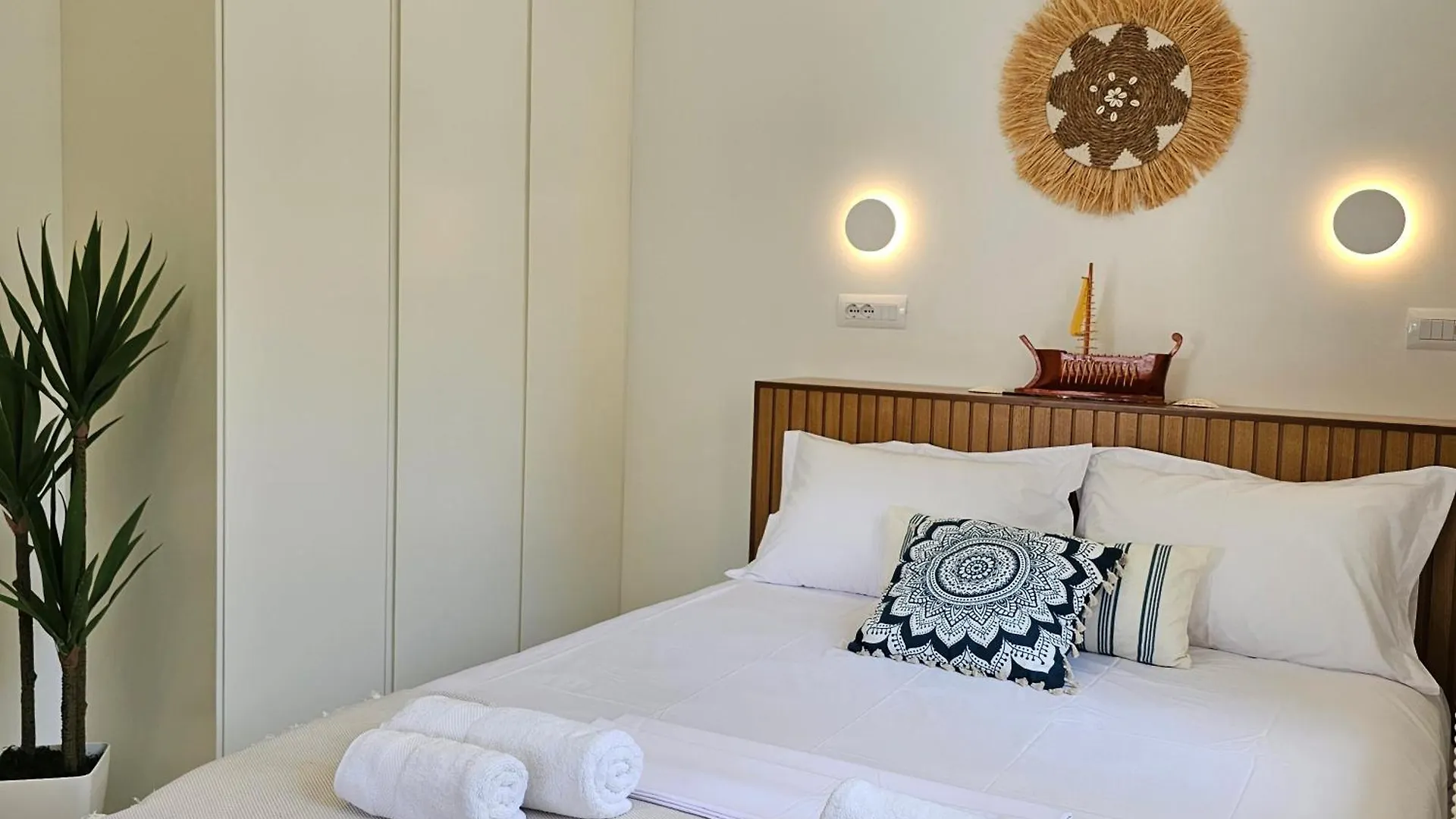 게스트하우스 Ares Beachfront Luxury Rooms Sarandë 알바니아
