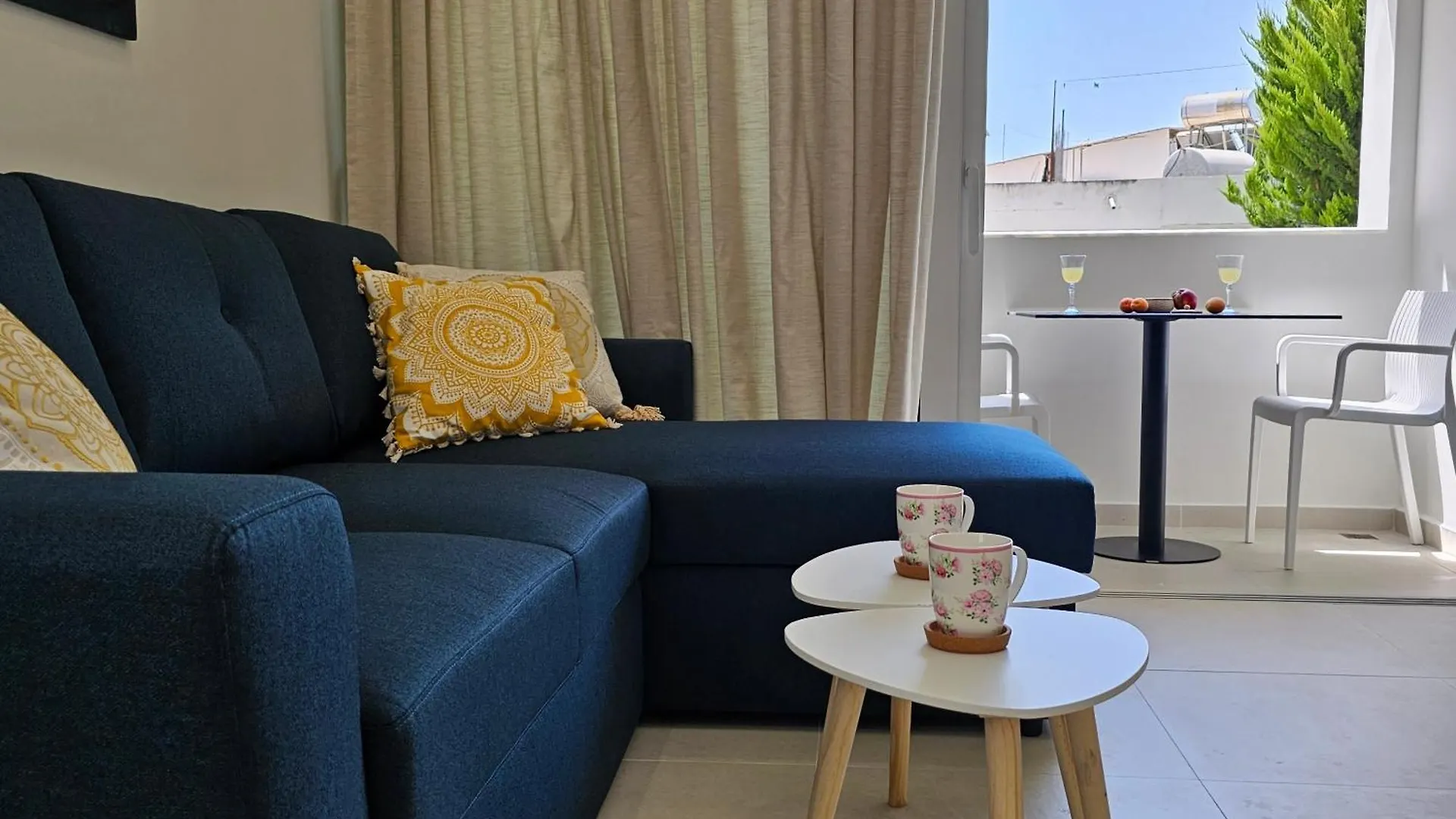 게스트하우스 Ares Beachfront Luxury Rooms Sarandë 알바니아