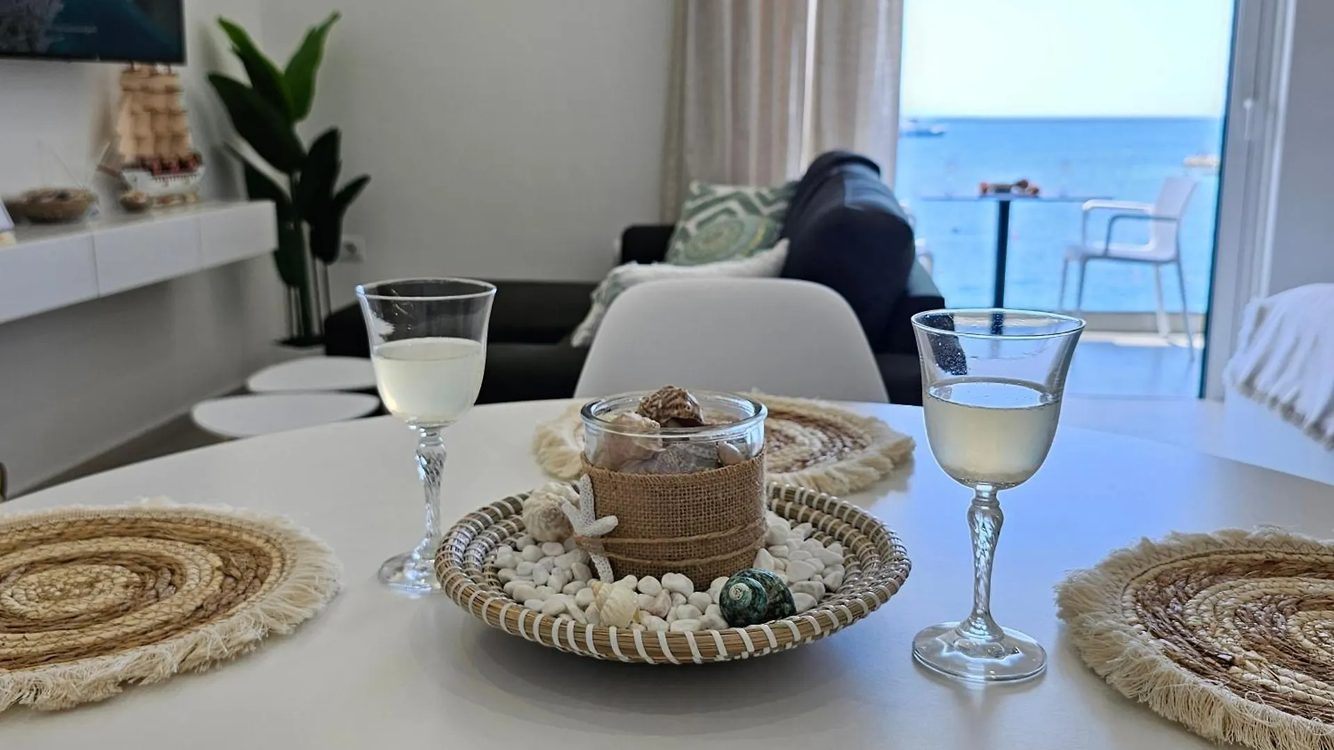 Ares Beachfront Luxury Rooms Sarandë