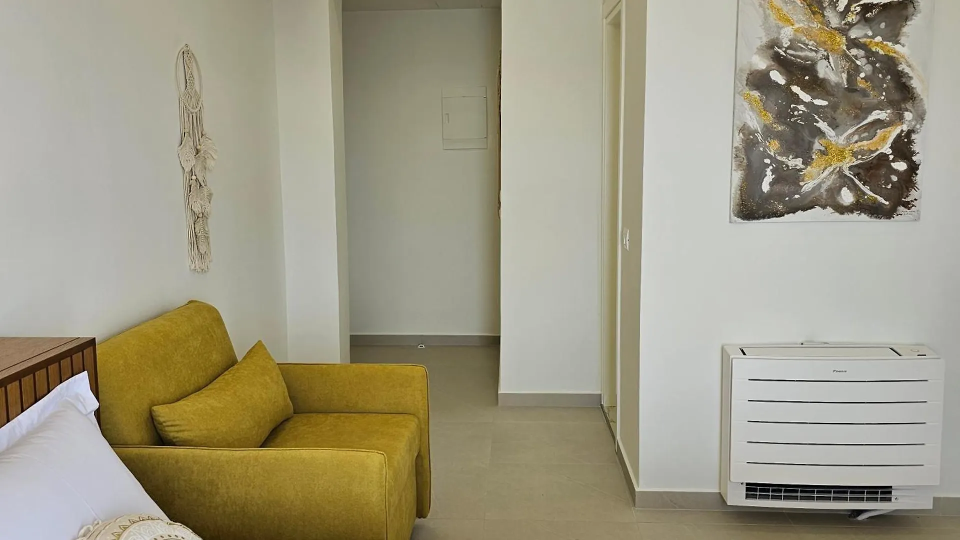 Ares Beachfront Luxury Rooms Sarandë 0*,  알바니아