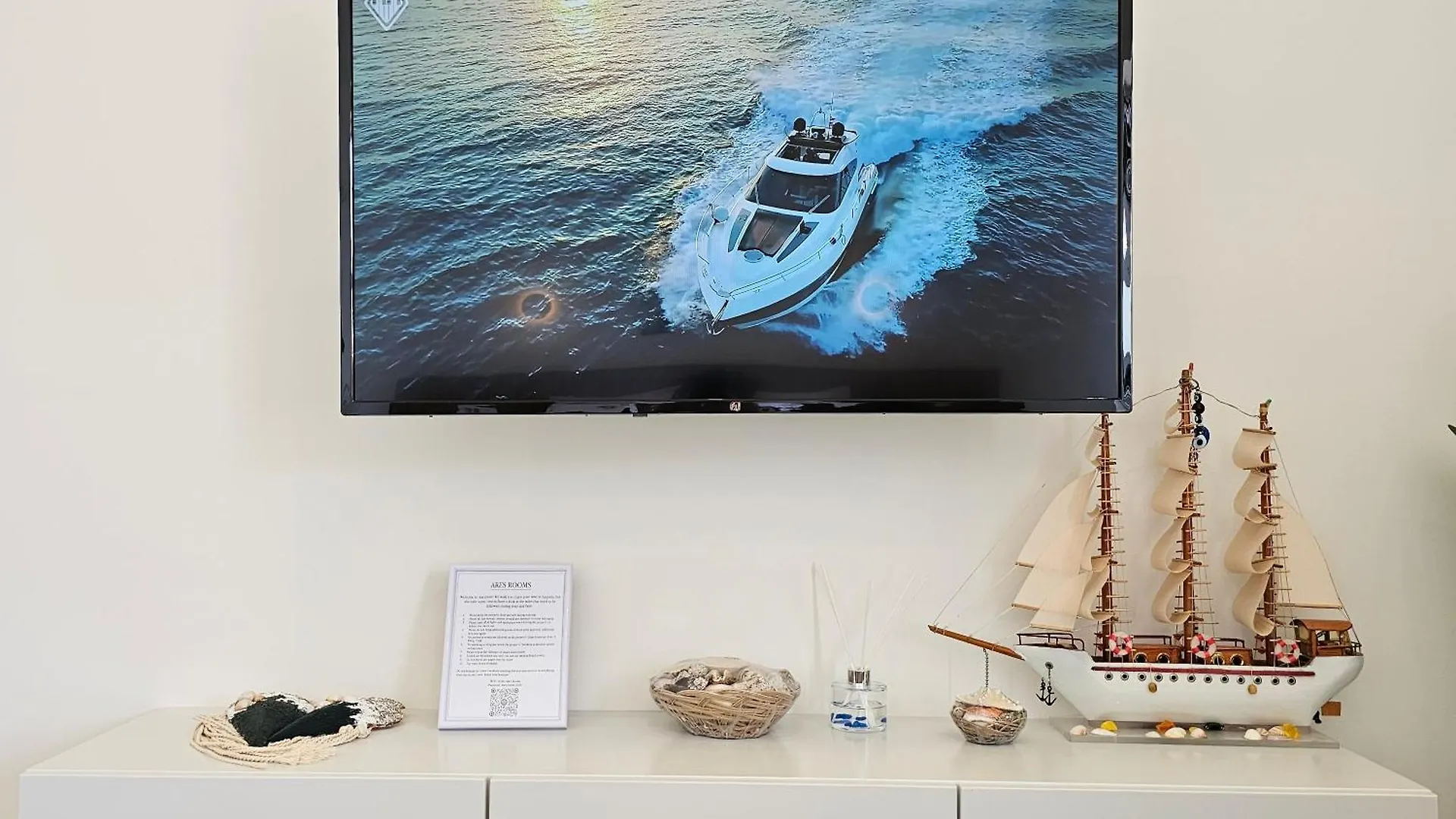 Ares Beachfront Luxury Rooms Sarandë 게스트하우스