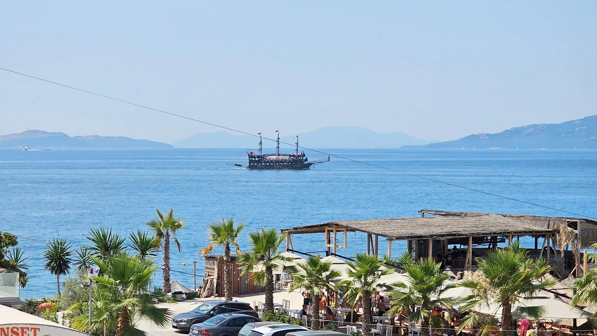 Ares Beachfront Luxury Rooms Sarandë 게스트하우스