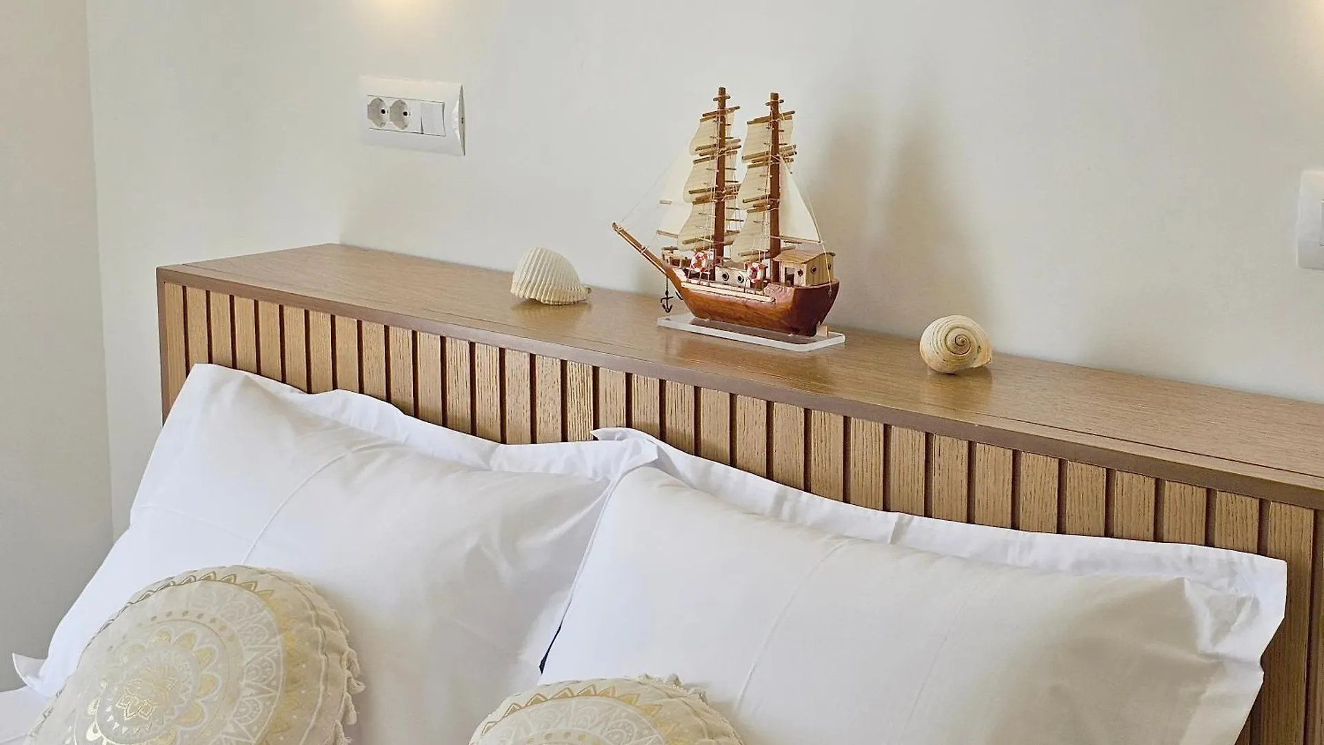 Ares Beachfront Luxury Rooms Sarandë Pensión