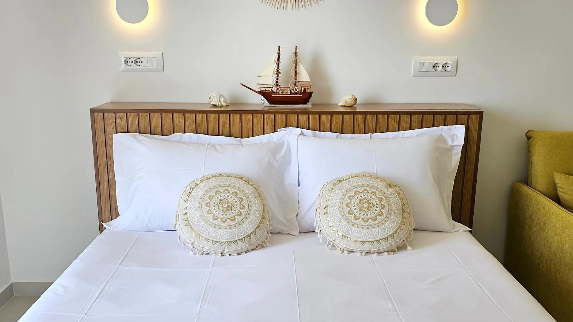 Ares Beachfront Luxury Rooms Sarandë
